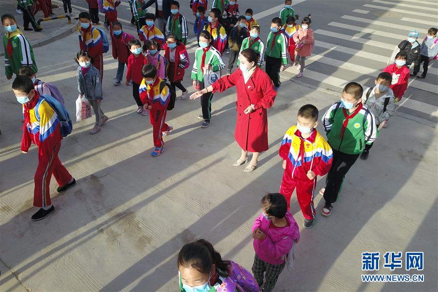 (代表委员履职)(2)全国人大代表董彩云:让教育阻断贫困的代际传递