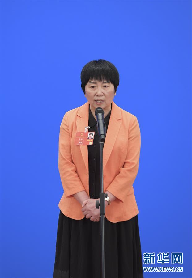 （两会·人大开幕）（4）接受采访