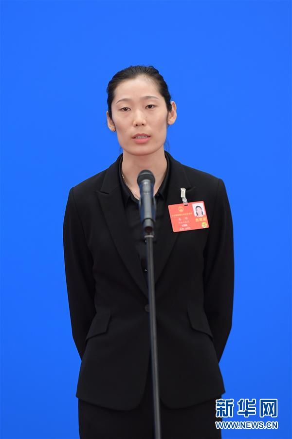 （两会·人大开幕）（6）接受采访