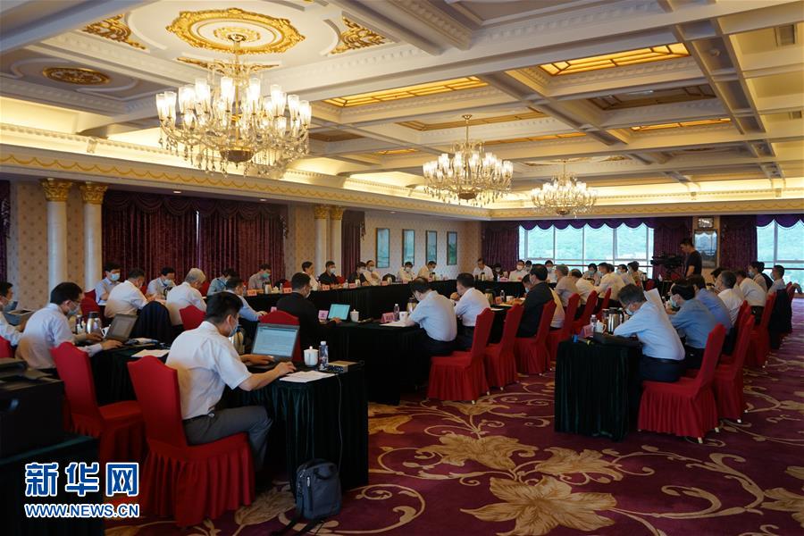 （两会综合报道&middot;图文互动）（2）履职尽责汇聚中国力量&mdash;&mdash;来自全国政协十三届三次会议分组审议现场的报告