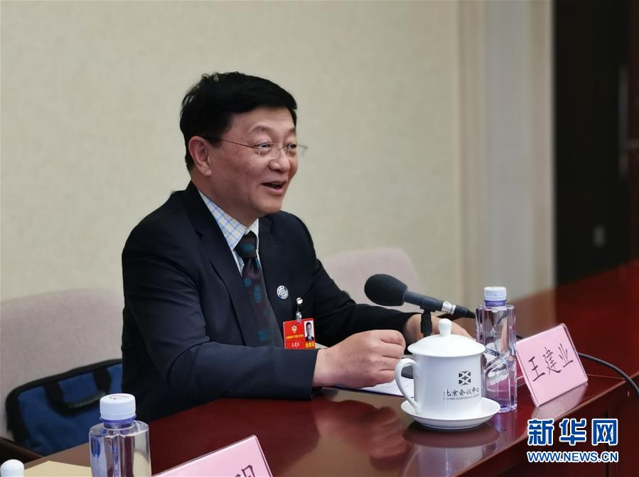 (代表委员讲述抗疫故事)与重症患者一起闯关——北京医院院长王建业委员的战“疫”时刻