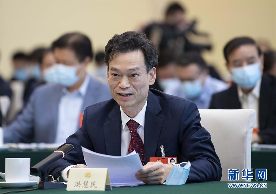 （两会&middot;热点画报）（2）代表委员建言统筹做好经济社会发展工作