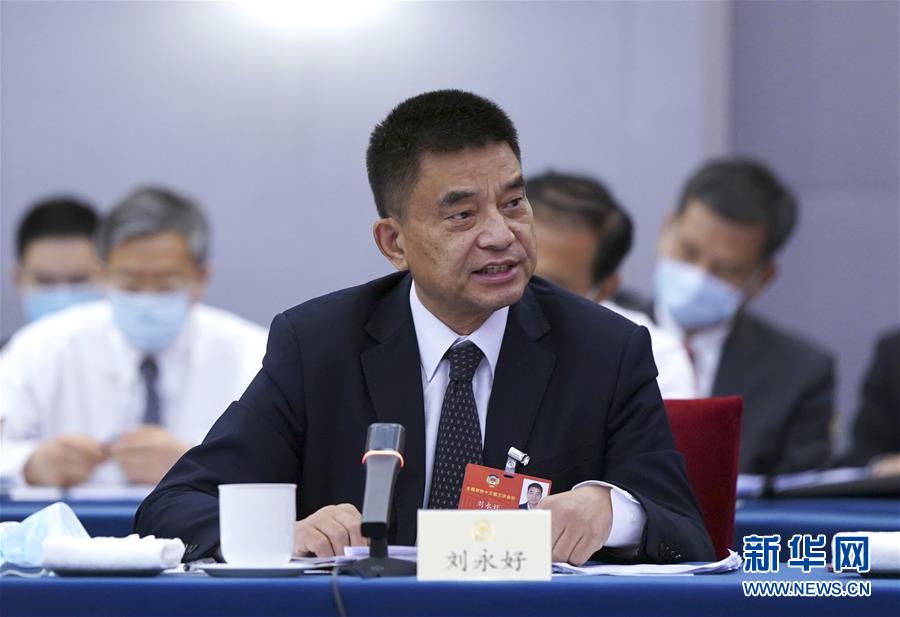 （两会&middot;热点画报）（3）代表委员建言统筹做好经济社会发展工作