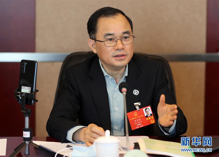 （两会&middot;热点画报）（4）代表委员建言统筹做好经济社会发展工作