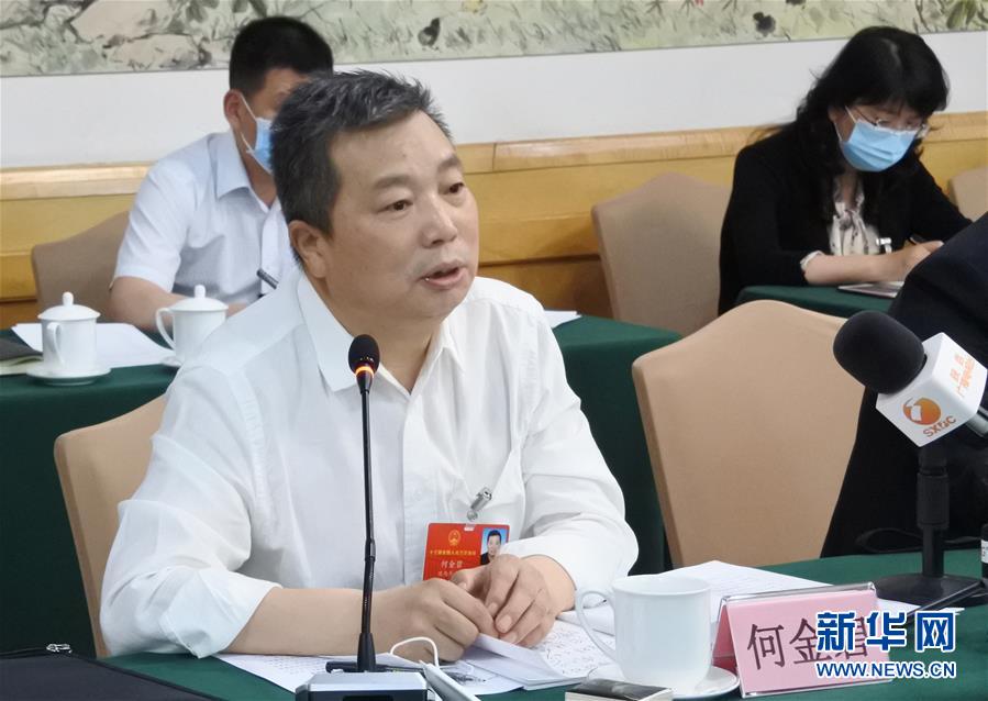 （两会&middot;热点画报）（5）代表委员建言统筹做好经济社会发展工作