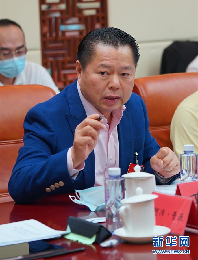 （两会&middot;热点画报）（6）代表委员建言统筹做好经济社会发展工作