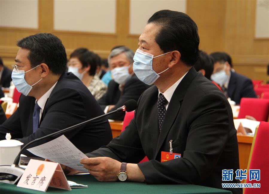 （两会&middot;热点画报）（11）代表委员建言统筹做好经济社会发展工作