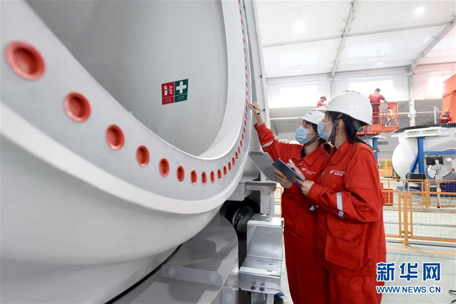 （两会&middot;热点画报）（16）代表委员建言统筹做好经济社会发展工作