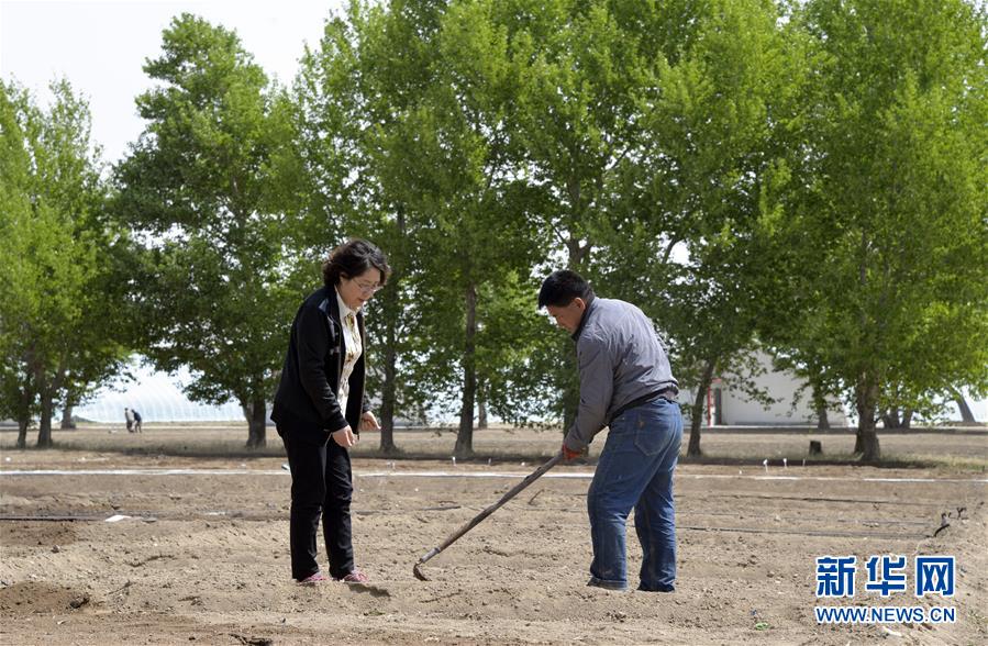 （两会&middot;漫话图说）（4）全国人大代表郭艳玲：保护草原生态 促进畜牧业发展
