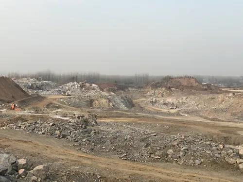 固始 “野蛮矿企”暴力炸山还挖人祖坟?查!