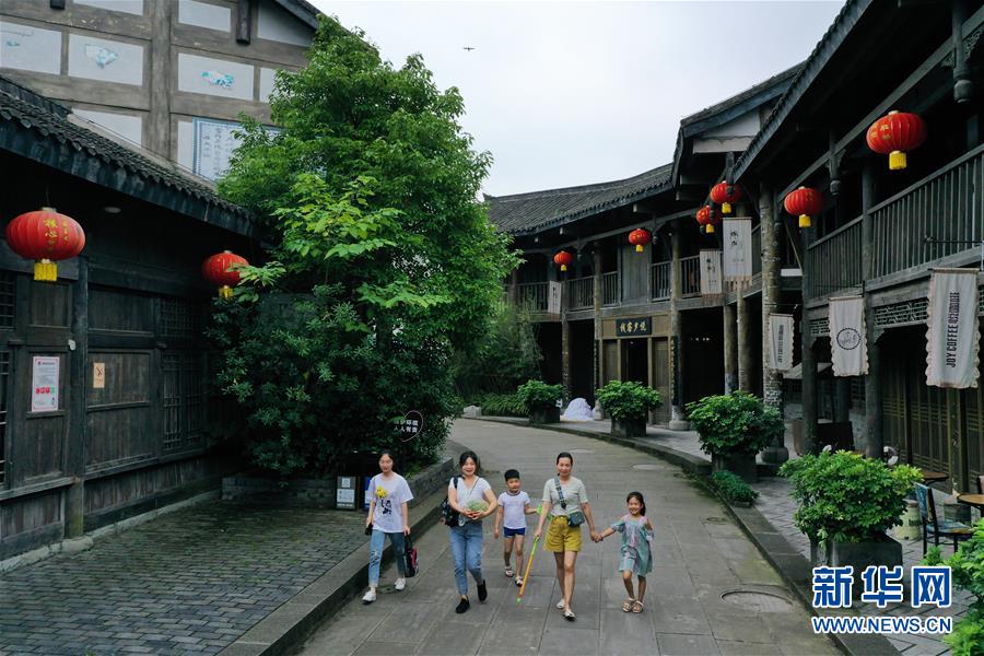 (新华全媒头条·两会特别观察·图文互动)(2)蓝图已绘就,你我怎么“拼”?——从全国两会看“十四五”新图景