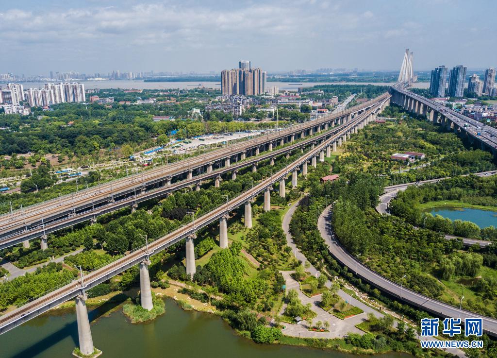 武汉青山：一座沿江老工业基地的“换颜”之路