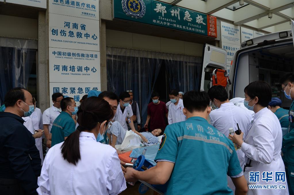 暴雨突袭下的生命接力——郑州万名医院患者大转移纪实