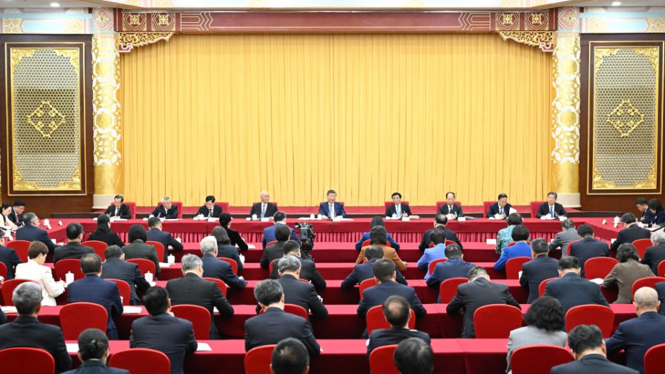 習(xí)近平看望全國(guó)政協(xié)委員