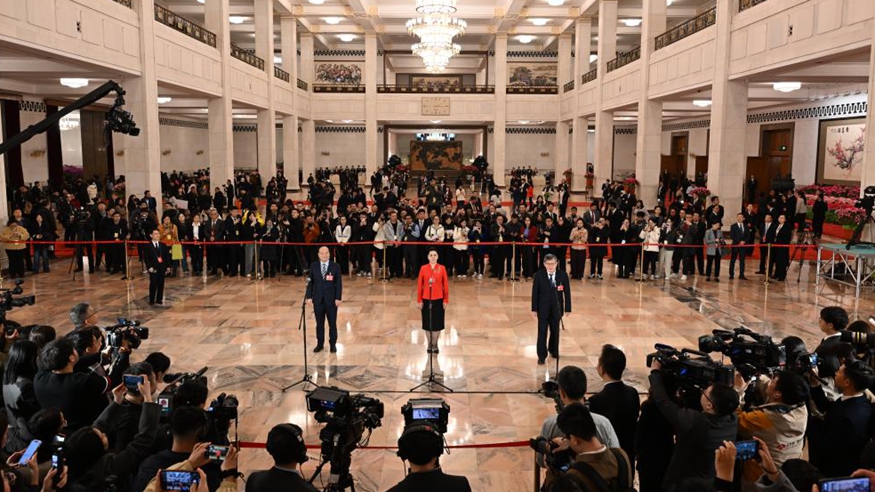 2026年全国两会“三大通道”观察