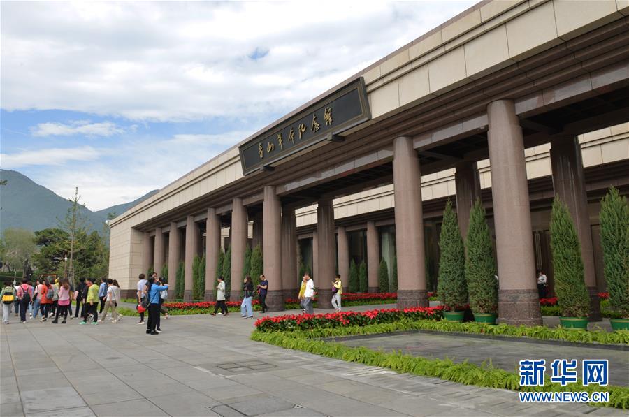 (新华全媒头条·图文互动)(3)中国道路越走越宽广——社会主义中国实践启示录