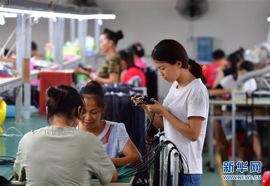 (新华全媒头条·图文互动)(4)中国道路越走越宽广——社会主义中国实践启示录