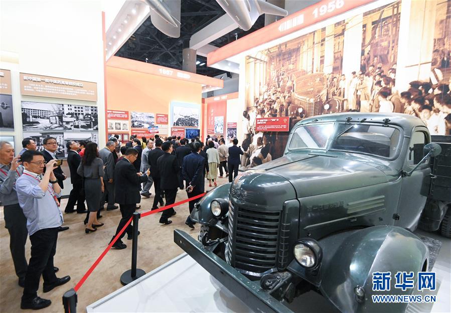 （社会）（5）海外侨胞受邀参观成就展感受70年巨变