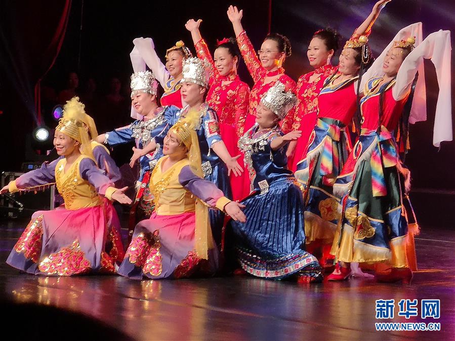 （国际·图文互动）（3）欧洲华侨华人以文艺表演为祖（籍）国生日献上最美祝福