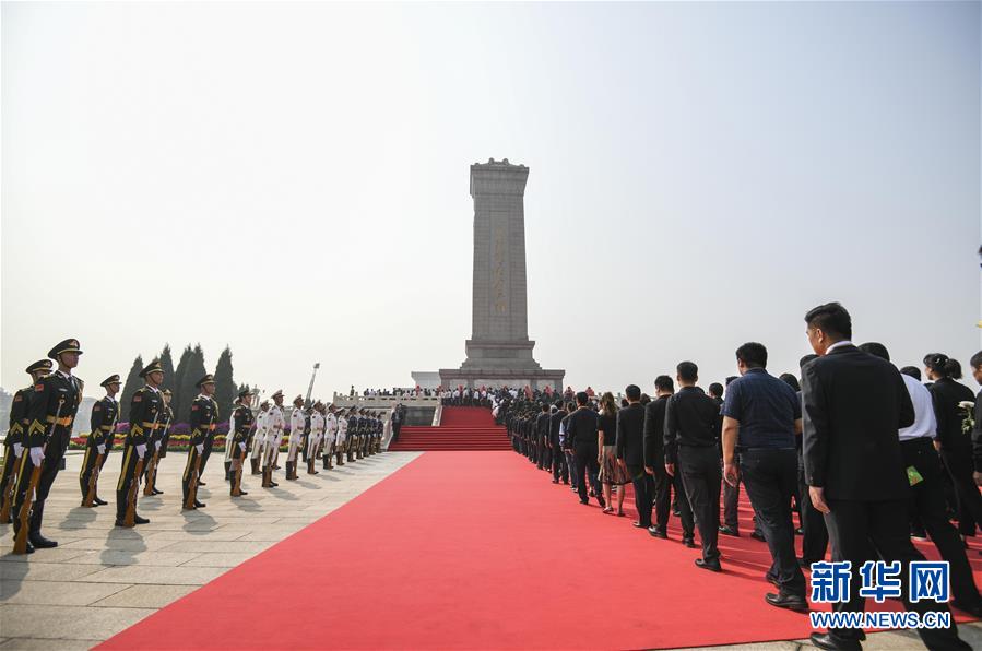 （时政）（4）烈士纪念日向人民英雄敬献花篮仪式在京隆重举行