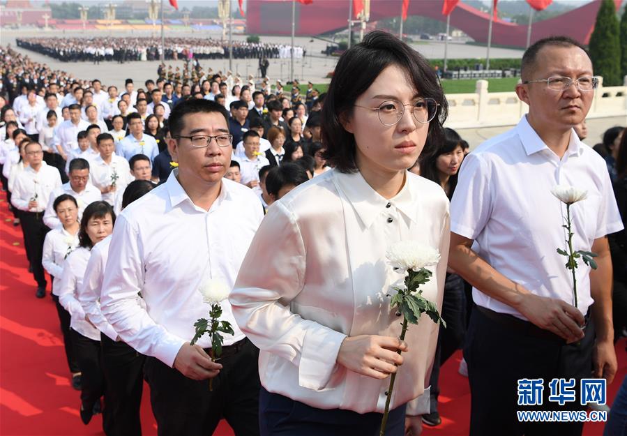 （时政）（12）烈士纪念日向人民英雄敬献花篮仪式在京隆重举行