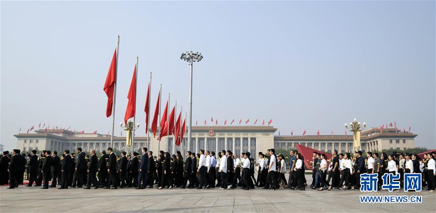 （时政）（21）烈士纪念日向人民英雄敬献花篮仪式在京隆重举行