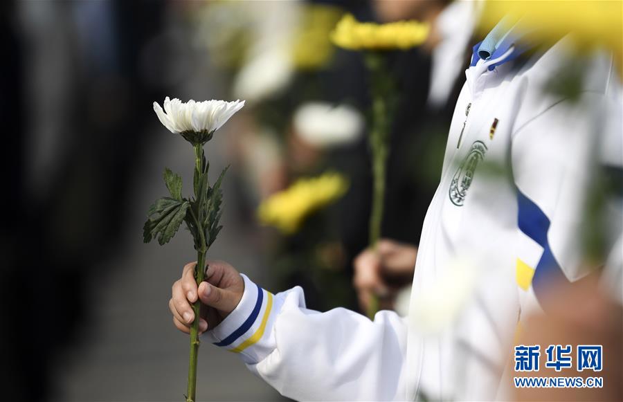 （时政）（22）烈士纪念日向人民英雄敬献花篮仪式在京隆重举行