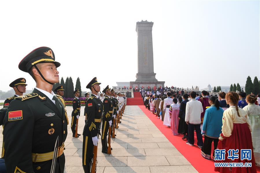 （时政）（29）烈士纪念日向人民英雄敬献花篮仪式在京隆重举行