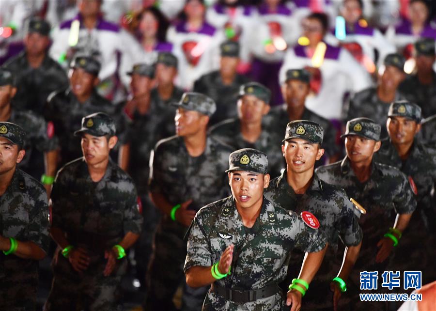 （新华视界&middot;国庆70周年&middot;联欢活动）庆祝中华人民共和国成立70周年联欢活动在京举行