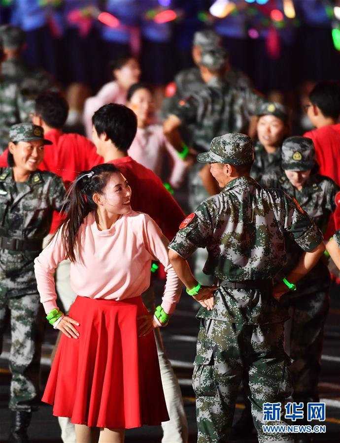 （新华视界&middot;国庆70周年&middot;联欢活动）庆祝中华人民共和国成立70周年联欢活动在京举行