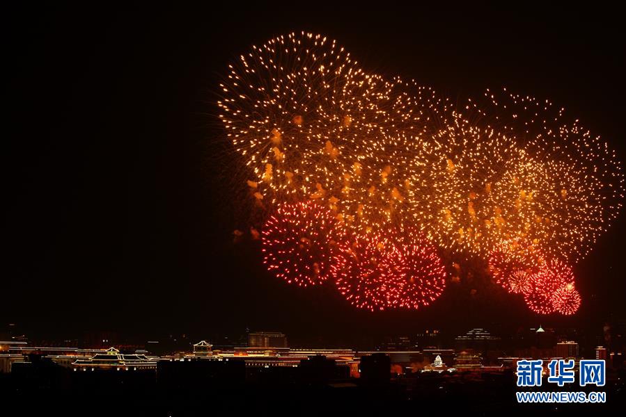 （新华视界&middot;国庆70周年&middot;联欢活动）庆祝中华人民共和国成立70周年联欢活动在京举行