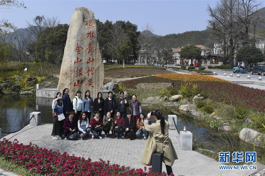 (新华全媒头条·图文互动)(8)风正一帆悬——以习近平同志为核心的党中央治国理政一年间