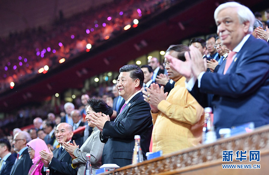 习近平夫妇同外方领导人出席亚洲文明对话大会的亚洲文化嘉年华活动