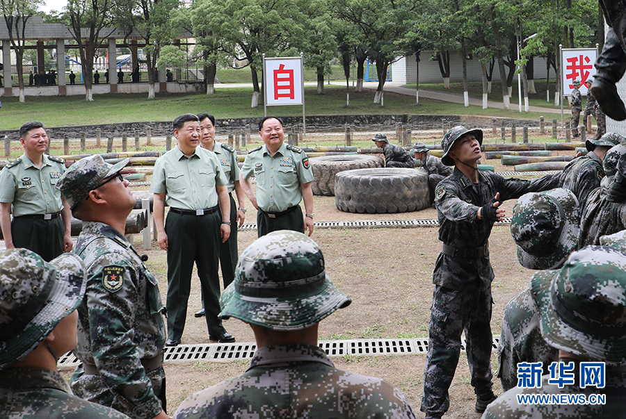 习近平视察陆军步兵学院