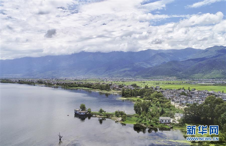 (在习近平新时代中国特色社会主义思想指引下——新时代新作为新篇章·总书记关心的百姓身边事·图文互动)(2)留住乡愁 绽放新颜——传统村落保护激发乡村活力