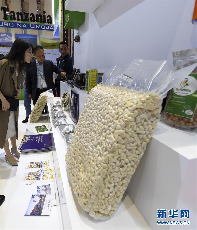 （新华全媒头条&middot;图文互动）（6）大江奔腾势如虹&mdash;&mdash;习近平主席出席第二届中国国际进口博览会纪实