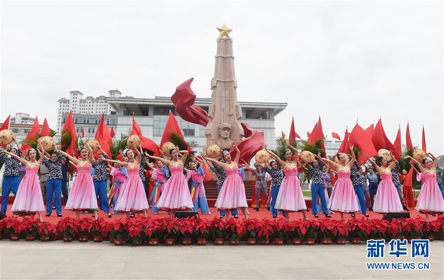 （新華全媒頭條·圖文互動）（2）彩雲長在有新天——黨的十九大以來以習近平同志為核心的黨中央關心推進宣傳思想工作紀實