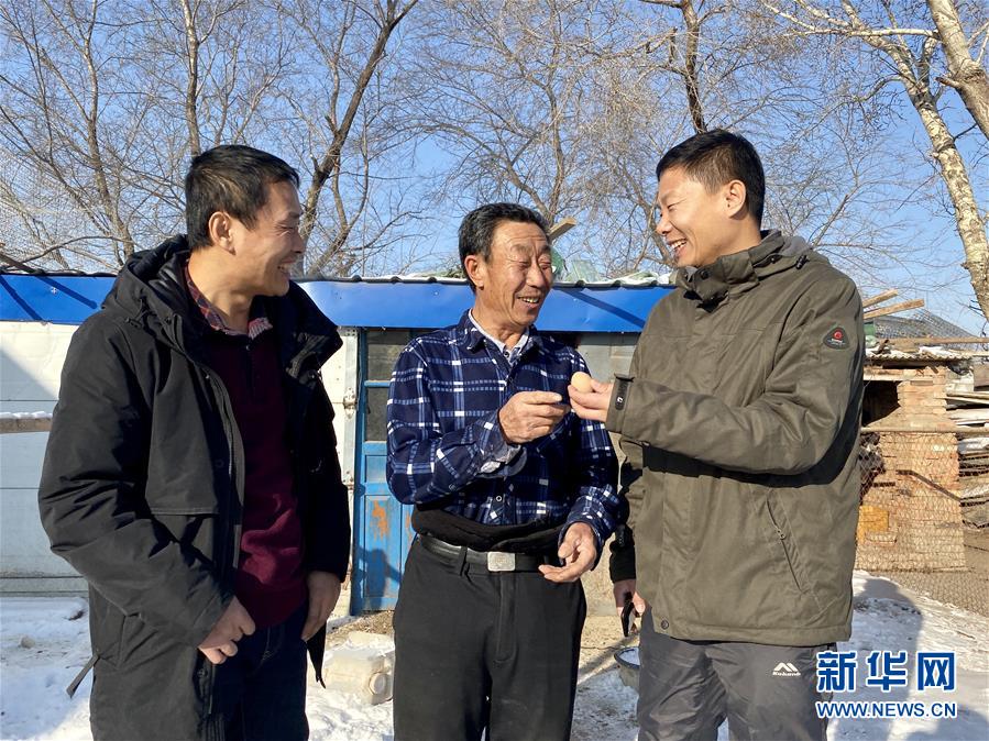 （在习近平新时代中国特色社会主义思想指引下&mdash;&mdash;新时代新作为新篇章&middot;总书记关切脱贫事&middot;决胜贫困&middot;图文互动）（1）让一方水土&ldquo;富养&rdquo;一方人&mdash;&mdash;扶贫特色产业惠及千家万户