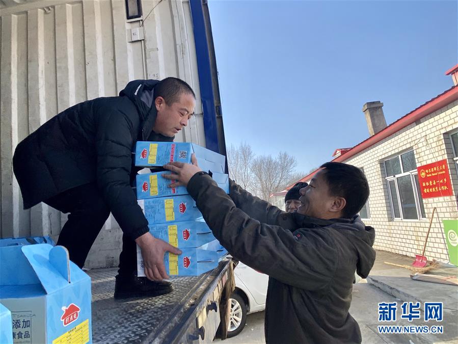 （在习近平新时代中国特色社会主义思想指引下&mdash;&mdash;新时代新作为新篇章&middot;总书记关切脱贫事&middot;决胜贫困&middot;图文互动）（2）让一方水土&ldquo;富养&rdquo;一方人&mdash;&mdash;扶贫特色产业惠及千家万户