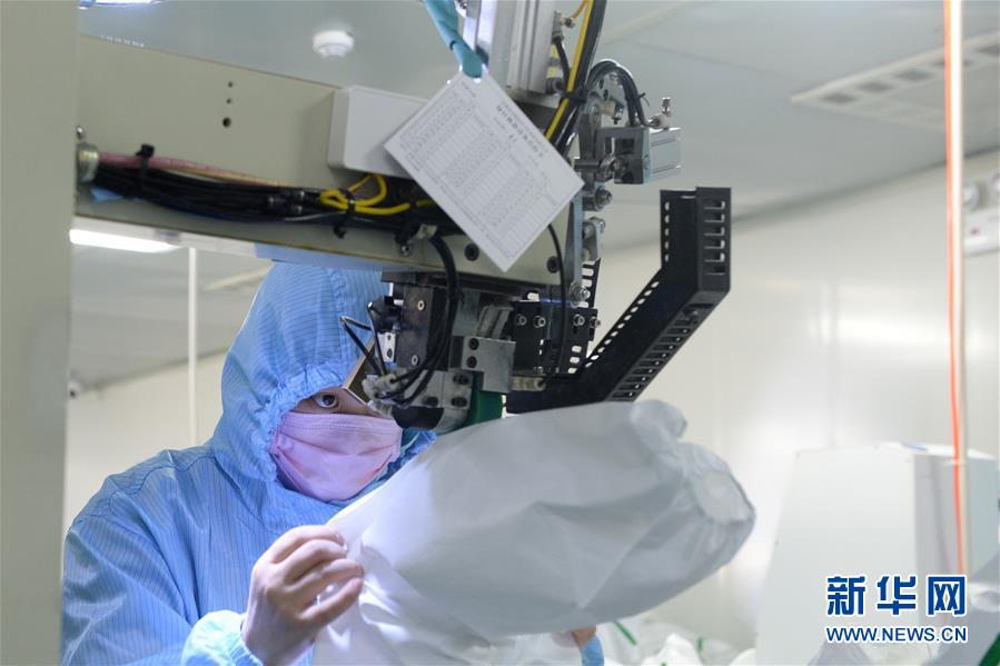 (在习近平新时代中国特色社会主义思想指引下——新时代新作为新篇章·习近平总书记关切事·图文互动)(4)当亿万只手紧握在一起……——战“疫”一线感受中国力量