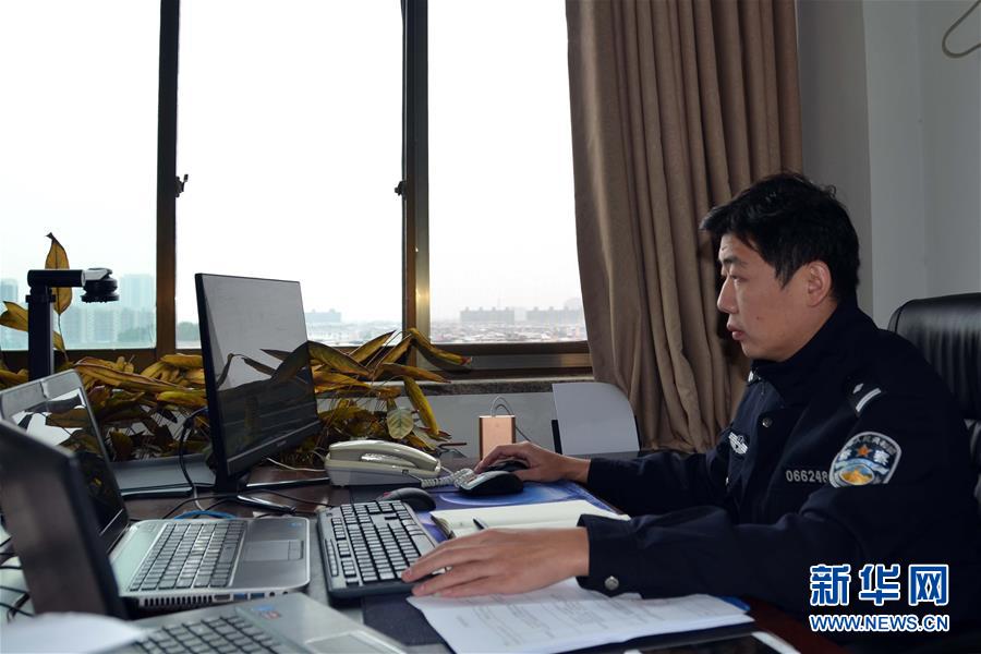 (习近平致敬的战“疫”英雄·公安干警篇·图文互动)(8)他们,抗疫一线铸警魂