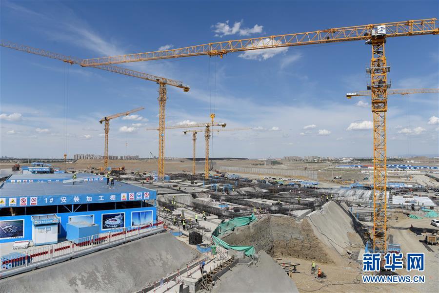 乌鲁木齐机场改扩建工程施工现场(5月23日摄)。 新华社记者 丁磊 摄