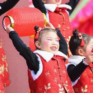 （习近平的小康故事&middot;图文互动）（6）&ldquo;文明其精神，野蛮其体魄&rdquo;&mdash;&mdash;习近平同少年儿童的故事