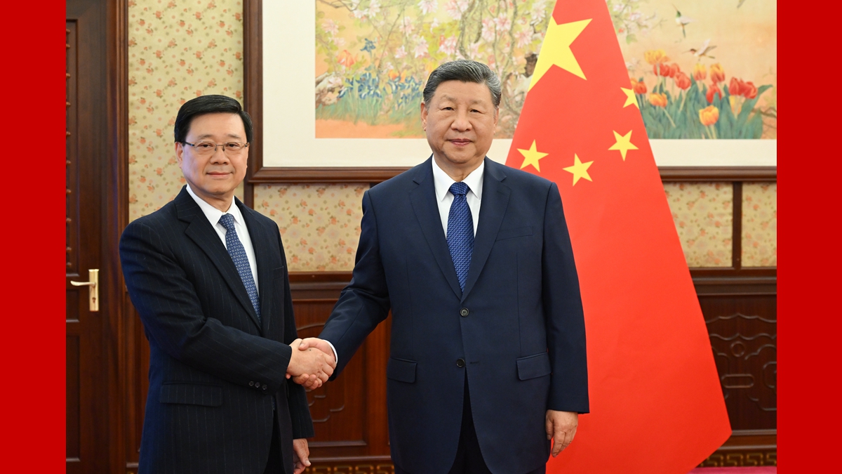 习近平听取李家超述职报告