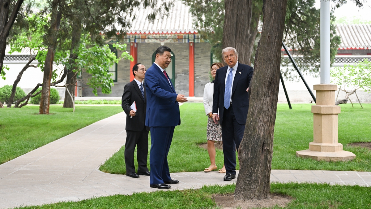 习近平同美国总统特朗普在中南海小范围会晤