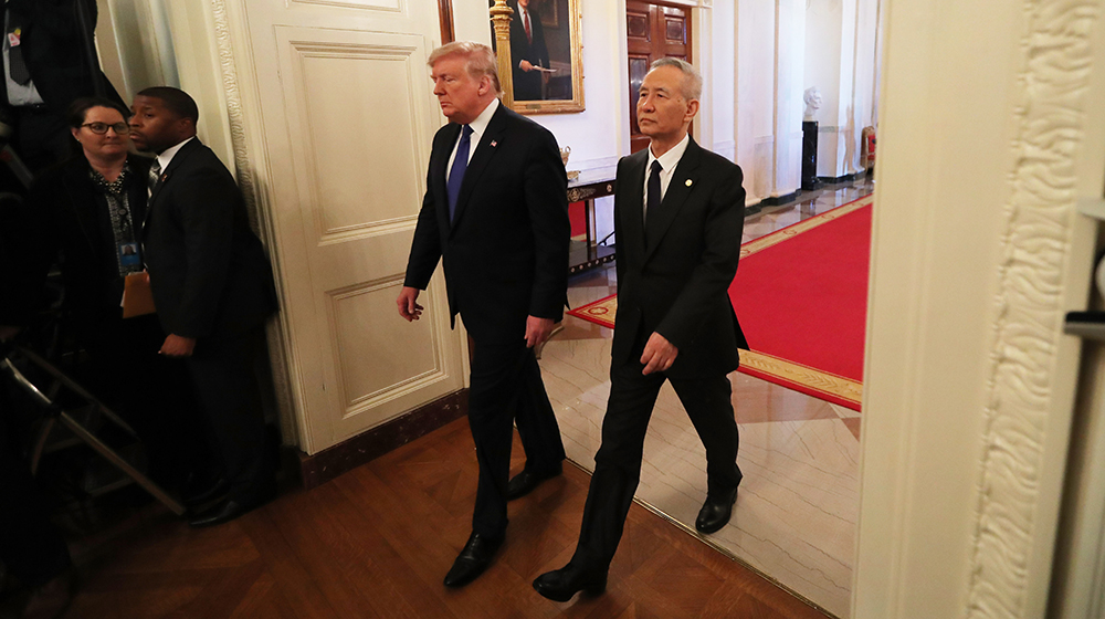 劉鶴與特朗普步入白宮東廳