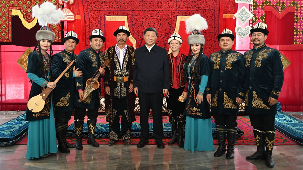 第一观察&middot;瞬间丨读懂这张合影蕴藏的深厚情怀