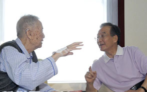 温家宝亲切看望老科学家