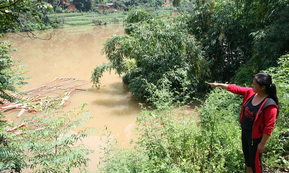 撤离正与不断上升的水位赛跑