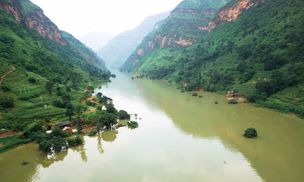 震区堰塞湖水位涨势趋缓